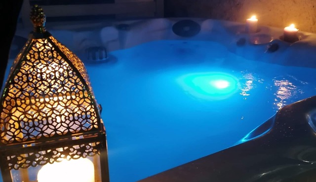 Country cottage Le Mas with jacuzzi