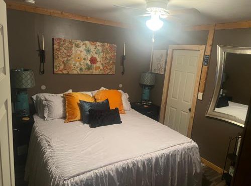 Country Cottage Love Nest Lake Cumberland KING BED