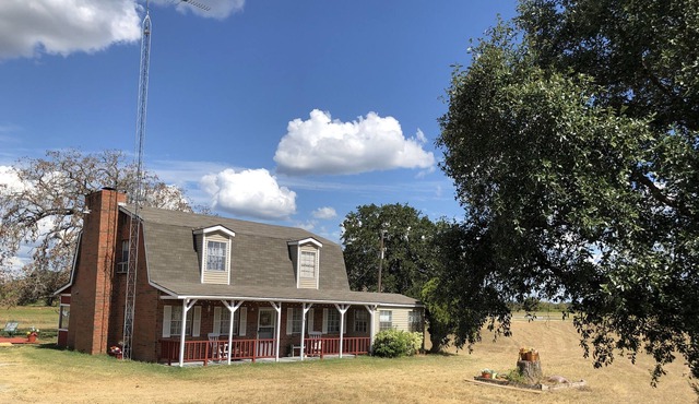 Country Cottage Miles From City Life