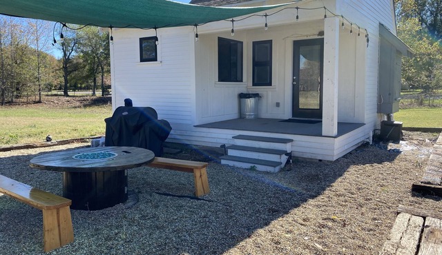 Country Cottage on 50 Acre Farm. Fishing, farm animals, tranquillity!