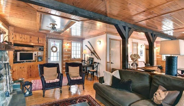 Country cottage on the banks of the Red River