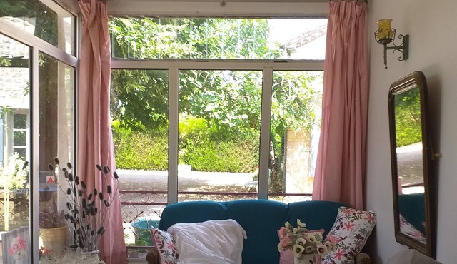 Country cottage on the banks of the LOT