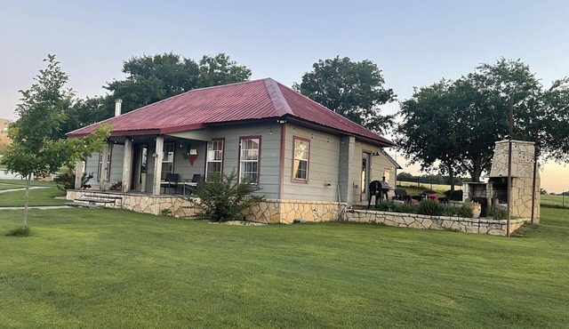 Country Cottage on Weatherford Ranch