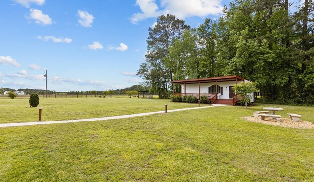 Country Cottage Outside Greenville