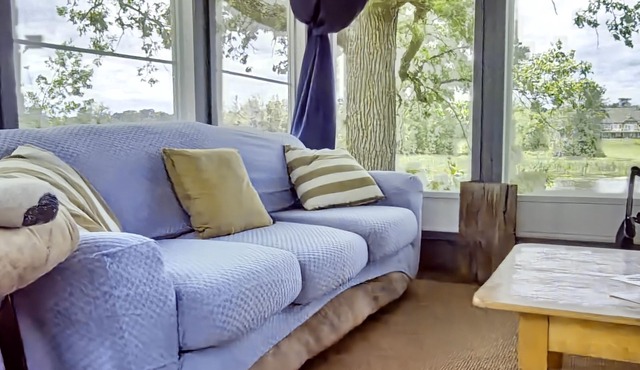 Country Cottage Retreat located on the Rideau River-swim, relax and explore.