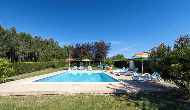 Country Cottage – Relaxing Getaway with Pool in Ginestet