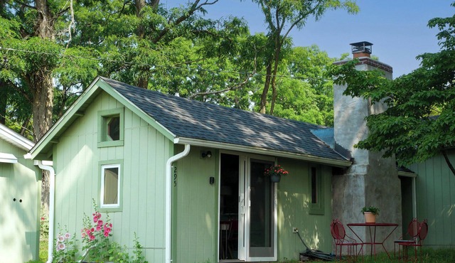 Country Cottage Retreat, Fido stays for free