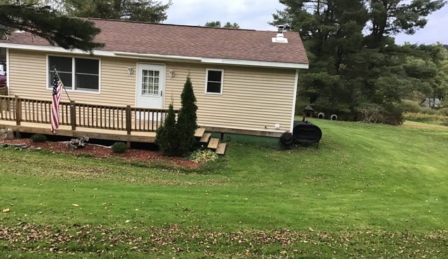 Country Cottage Retreat, perfect baseball home, short drive fields in Oneonta.