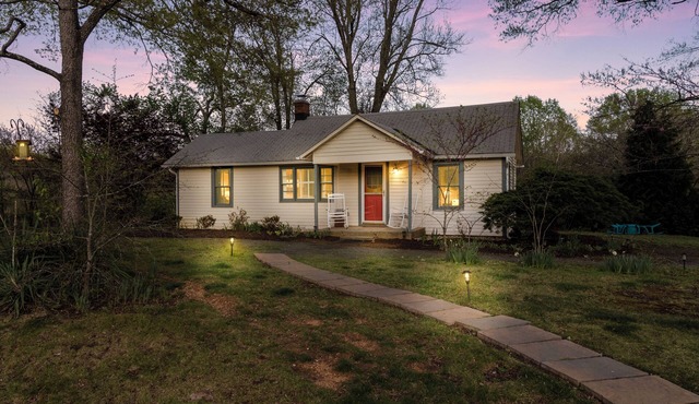 Country Cottage with Modern Amenities