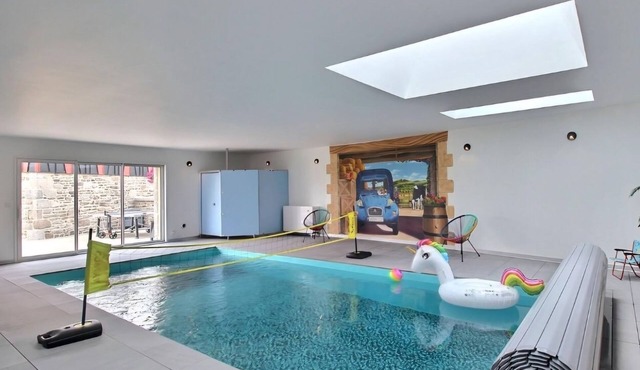 Country cottage with indoor pool La maison du Bonheur
