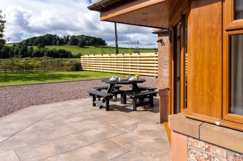 Country cottage with garden, views & games room