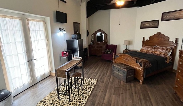 Country, Cows & Fishing Lake Studio- 2nd floor