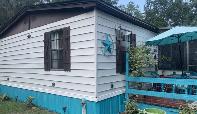 Country, Cozy, Private and Spacious 3 bedroom house that sleeps 8