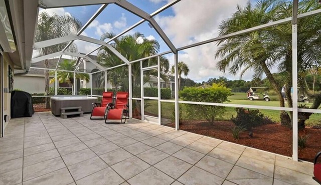 Country Creek -Lovely updated 3 bed/2 bath Estero home with hot tub and golf