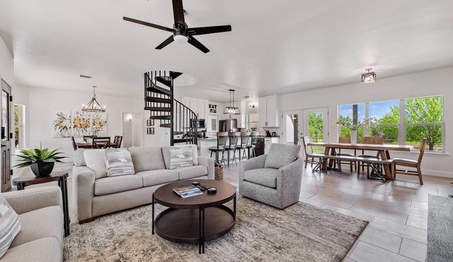 Country Dream in Liberty Hill-4 BR/4 BA on 14 acres!