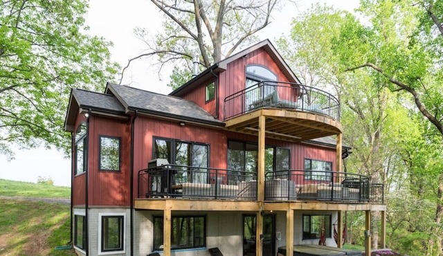 Country Elegance overlooking the Shenandoah River