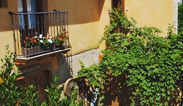 Country House 'La Viña 2' with Shared Terrace, Shared Garden and Wi-Fi
