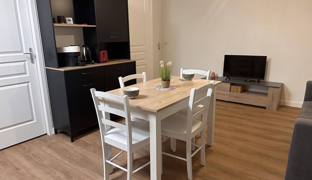 Country Escape: Renovated Cottage with Pets Allowed