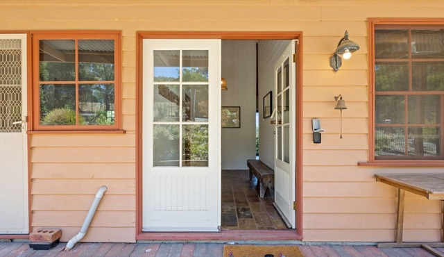 Country Escape - 3BR Home with Panoramic Views