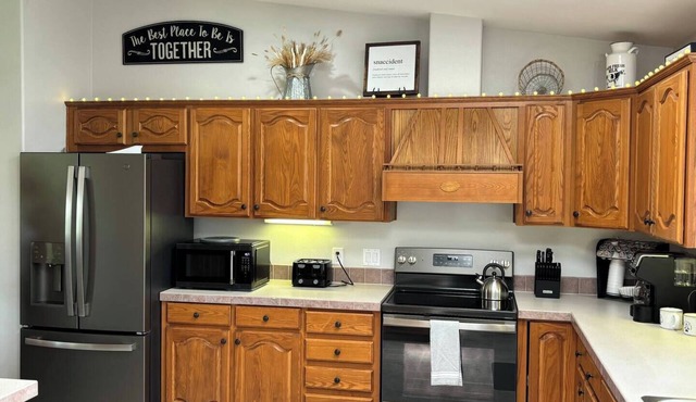 Country Escape - Beaver Creek, MN - Spacious 6-bedroom house just off I-90.