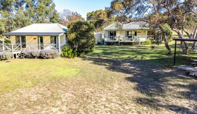 Country Escape Cottages | Lavender & Grevillea