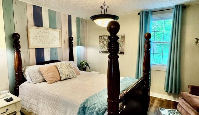 Country Escape Home in the Woods- Chesapeake, VA