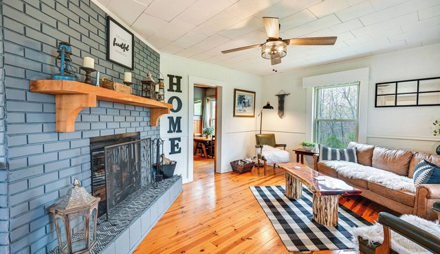 Country Escape: Log Cabin Near Kentucky Lake!