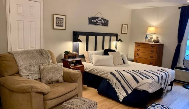 Country Escape Next DOOR Rental - Sleeps 6 - Stay upstairs in the trees