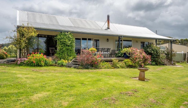 Country Escape with Stunning Views