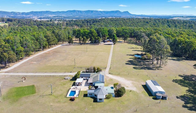 Country Estate in hunter valley with 23 rooms, 2 heated pools, basketball court