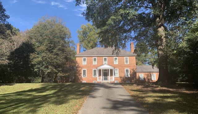 Country Estate near Beautiful Downtown Monroe Shopping and Dining