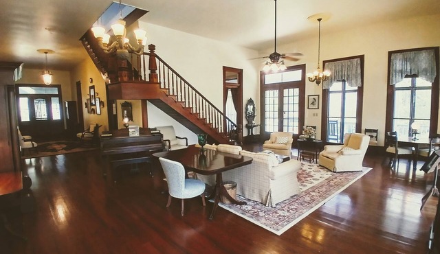 Country Estate on Bayou Teche Sleeps 12 Near Franklin