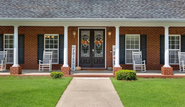 Country Estate on private 6 acres. 5bed/6bath w/Movie Room and Pool Table