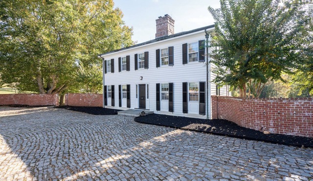 Country Estate with Pickleball & Views, 4-bedroom house in Charlottesville