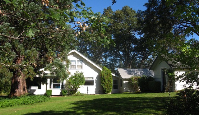 Country Estate with View of Rogue River Valley