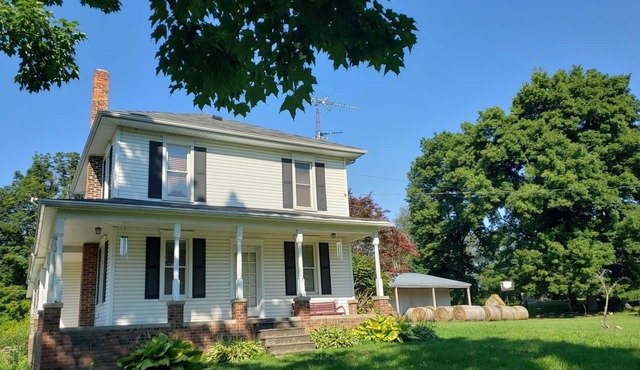 Country Farmhouse close to Hillsdale College