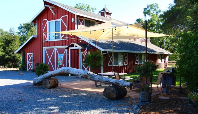 Country Farmhouse On 40 Acre Working Cattle Ranch Near Wineries and Hiking