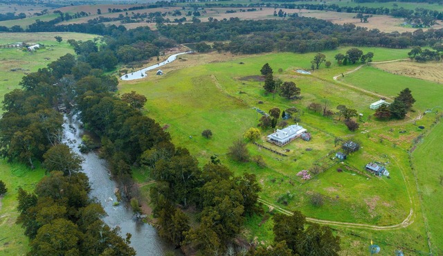 Country Farmhouse - Peaceful, Stunning Location