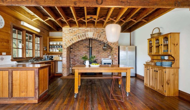 Country Farmhouse - Stunning Location