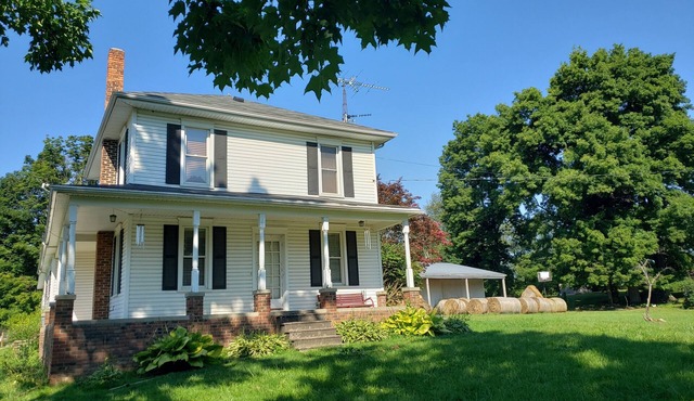 Country farmhouse close to Hillsdale College.