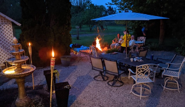 Country Farmhouse 1800's charm in rural setting close to Columbus