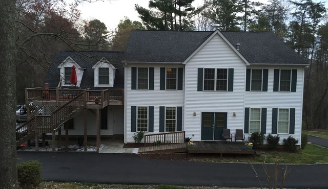 Country feel, city appeal, minutes to Asheville.