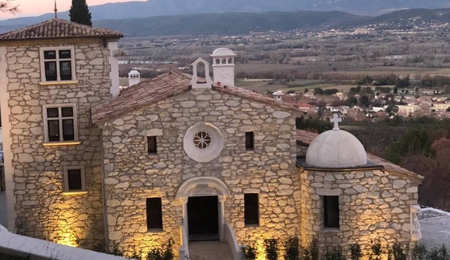 Country estate with breathtaking views near Aix en Provence