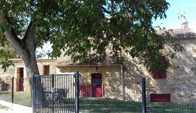 Country House with Large Garden, Family Room, and Pet-Friendly in Perigord