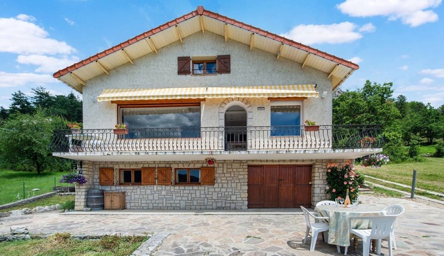 Country House in Saint-Julien near Verdon Park