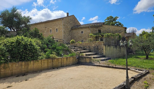 Country gîte in a stone farmhouse, in the countryside with shared swimming pool