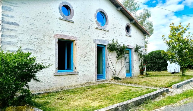 Country house for rent - Near Puy du Fou - with summer swimming pool
