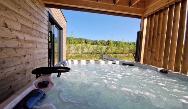 Country cottage with private Jacuzzi