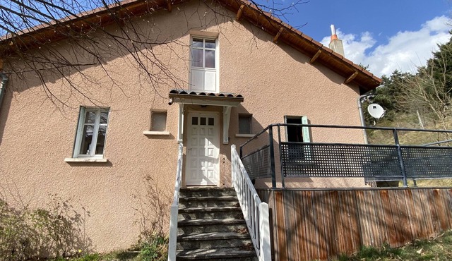Country gîte sleeps 12 with river view, ideal for family fishing trip