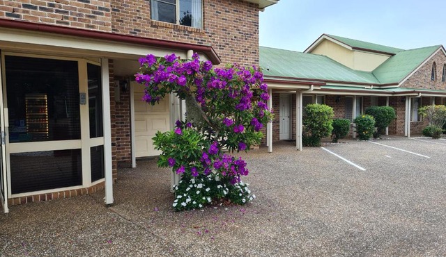 Country Gardens Motor Inn